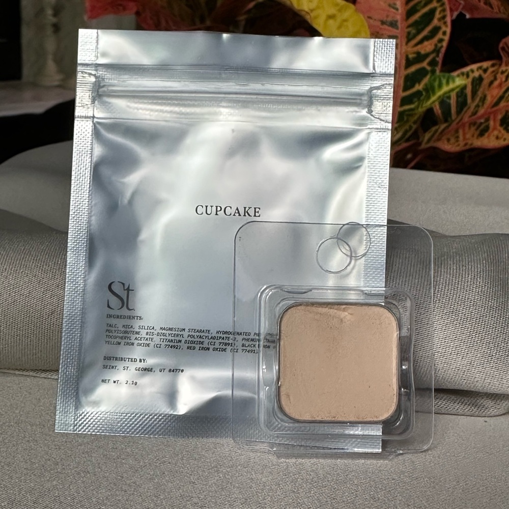 Seint matte eyeshadow in Cupcake